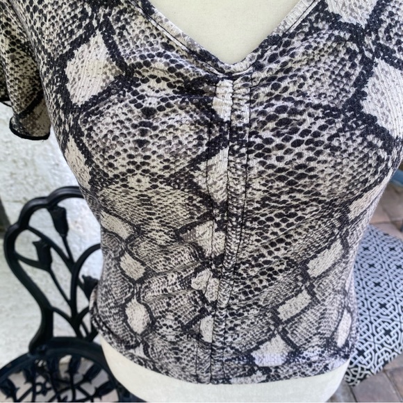 Fashion Nova Snake Scale Middle Tie Ruched Top Blouse - Picture 4 of 8